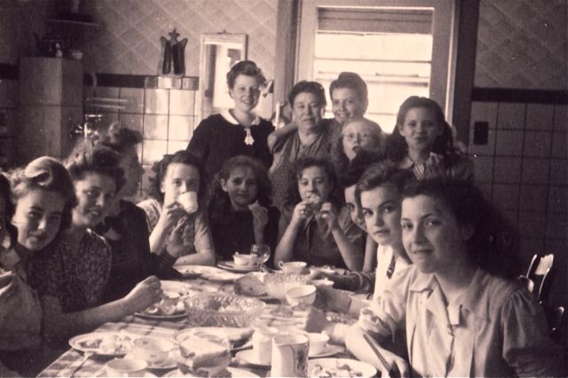 Die dagelijkse afwas, dat was nog niks. Maar soms werd pa 's nachts badend in het zweet wakker. 14 bruiloften te sponsoren in de toekomst!